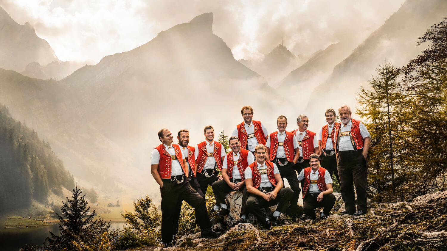 Gruppenfoto Jodelclub Appenzellerland am Seealpsee Gruppenfoto Jodelclub Appenzellerland am Seealpsee
