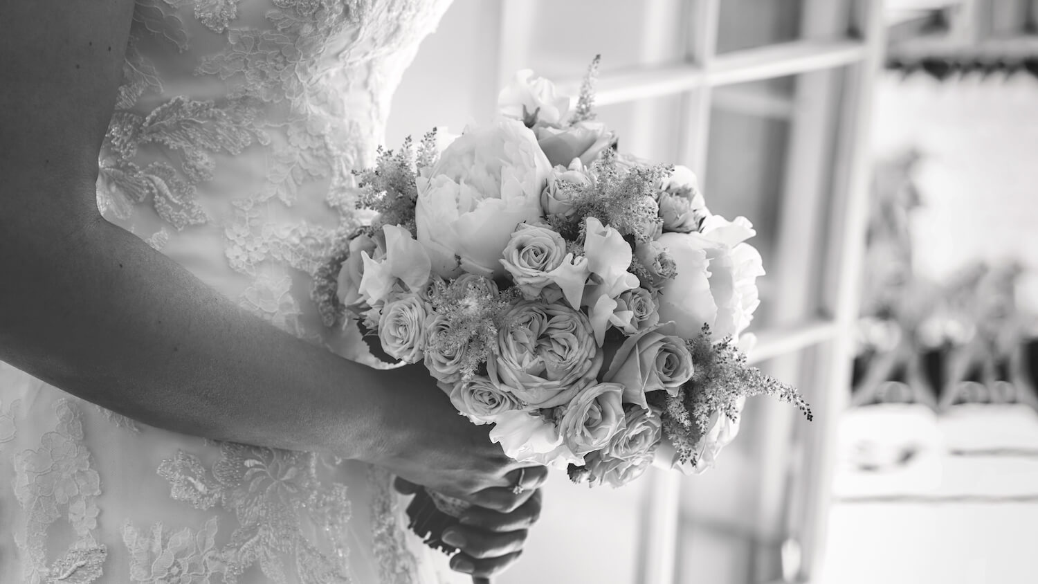 Hochzeitsfotograf Detailaufnahme Brautstrass in Schloss Grünenstein Balgach Hochzeitsfotograf Detailaufnahme Brautstrass in Schloss Grünenstein Balgach